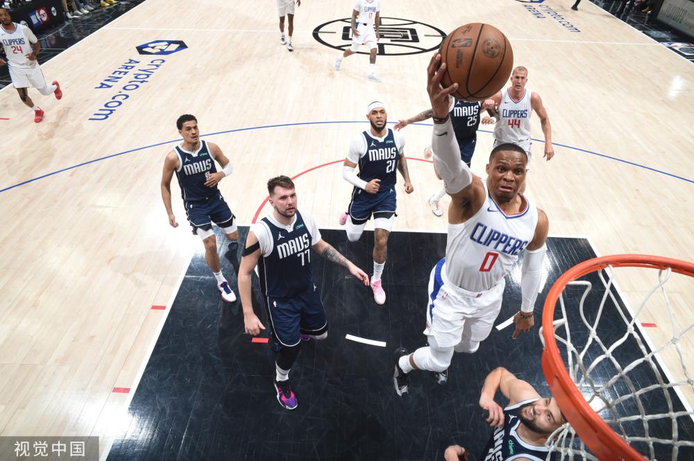 她通过不断 她通过不断